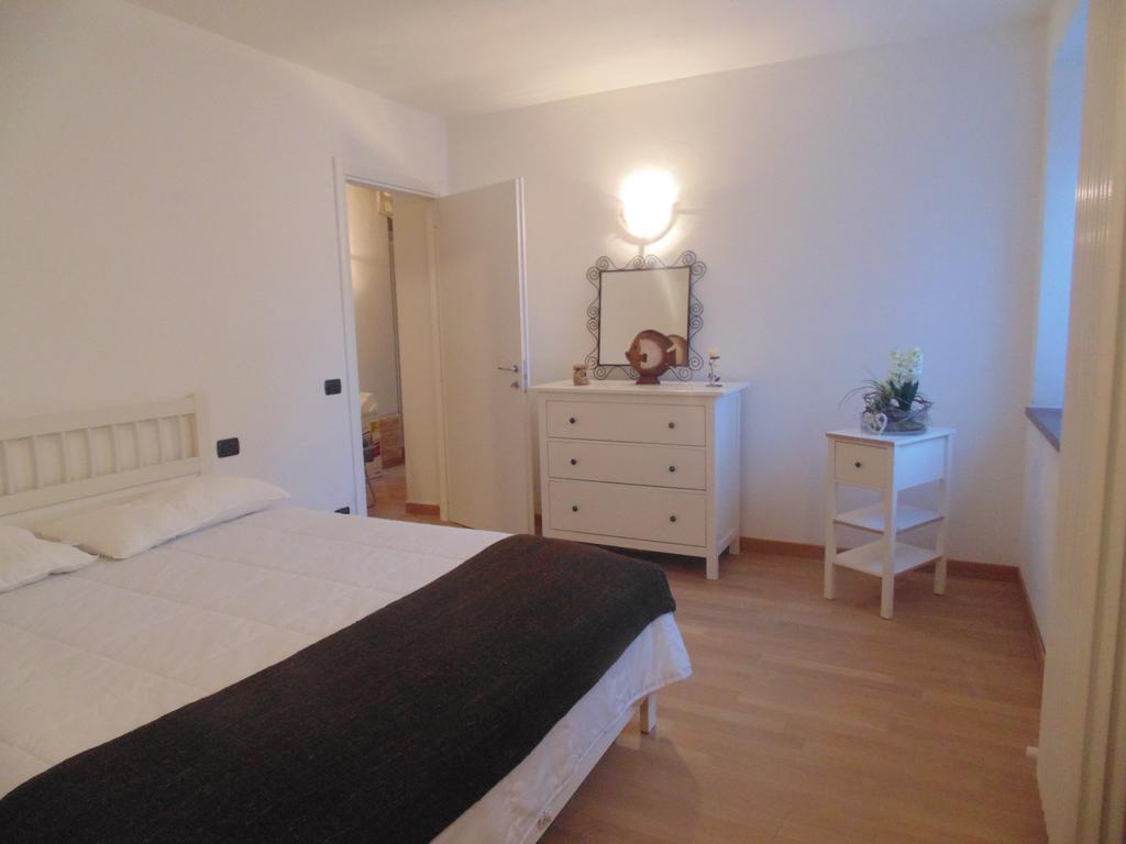 Ca Del Polset Lägenhet Brenzone sul Garda Rum bild